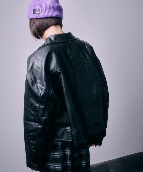 シーズンムードを高める。ヴィンテージ風 ショートフェイクレザー