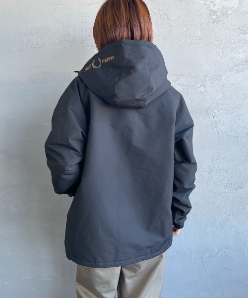 FRED PERRY/フレッドペリー] 別注 パデッド フード刺繍シェル