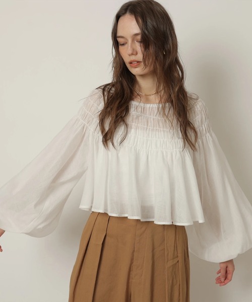 CADUNE（カデュネ）の「シャーリングバルーンブラウス（シャツ