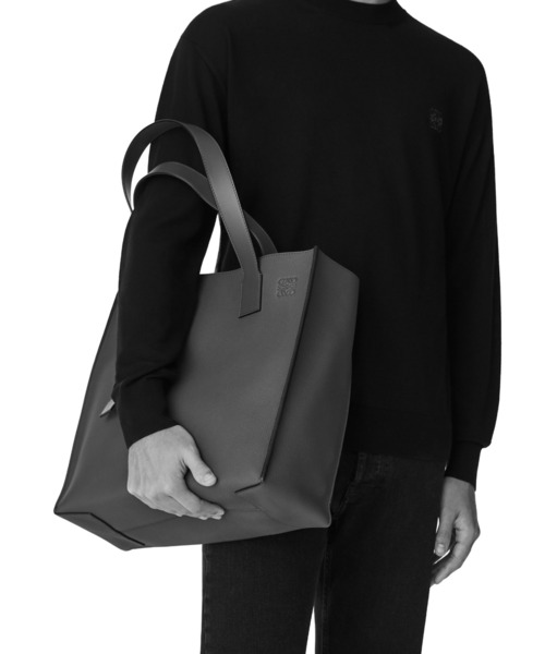 LOEWE（ロエベ）の「バックルトート (ソフトグレインカーフ)（トート