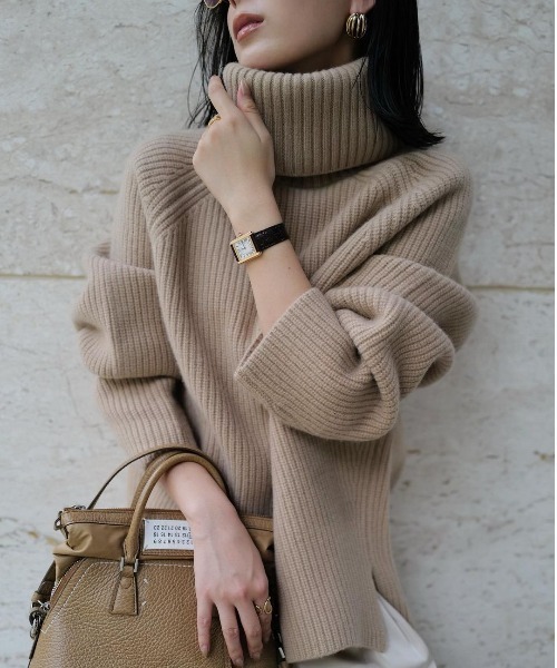 anuans（アニュアンス）の「ウールカシミヤラグランタートルニットプル