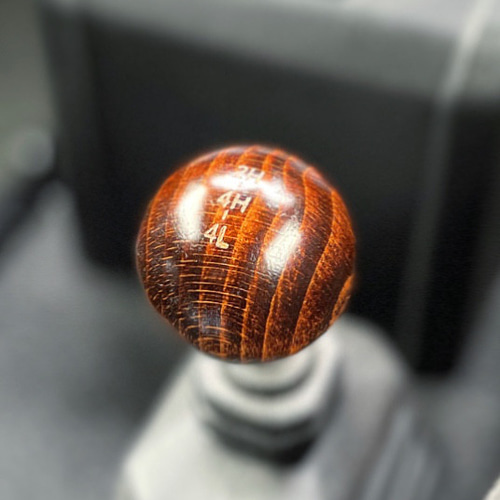 JB64/JB74ジムニー トランスファーノブ 漆仕上げ 木材・板 yubism