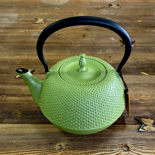 ポップなカラーの伝統工芸品 南部鉄瓶 末広アラレ1.2L ポット・急須