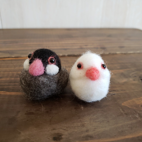 完売】羊毛フェルト 置物 桜文鳥 白文鳥2羽セット 文ちゃんとシロ