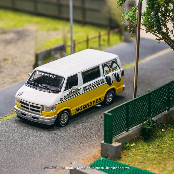 Tarmac Works 1:64 MOONEYES Dodge Van 【ムーンアイズ】ミニカーの
