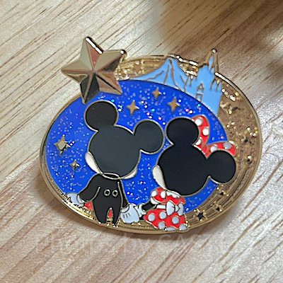 ミッキーとミニーのピンバッジ（17:00以降限定）| キャステル | CASTEL