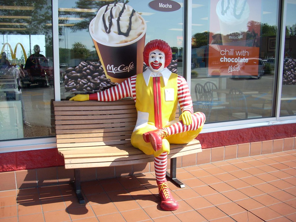 マクドナルドのこのハンバーガーの椅子、覚えてる人いる？ : r/nostalgia