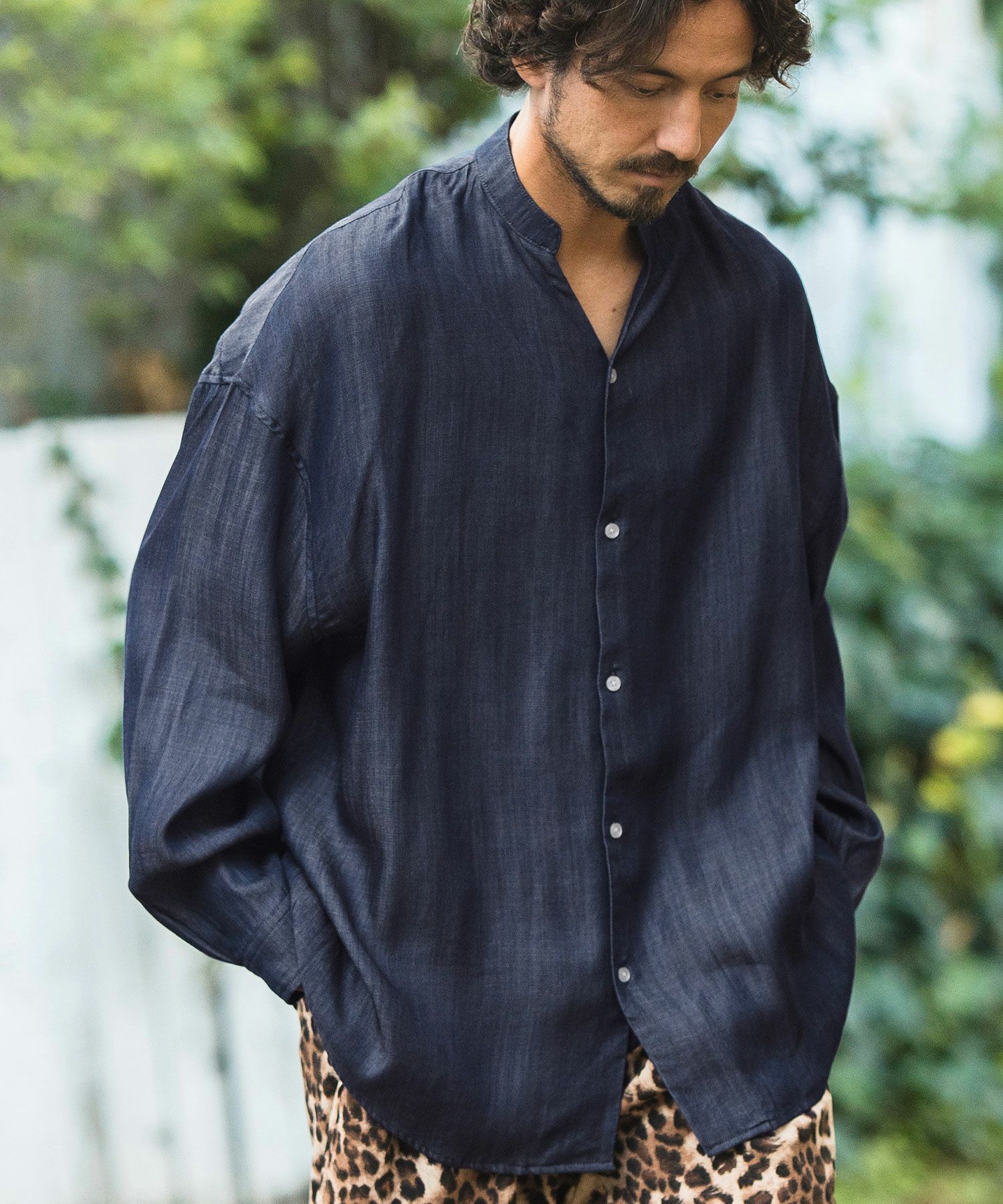30%OFF【CAMBIO(カンビオ)】Silky Denim Band Collar Skipper Shirts