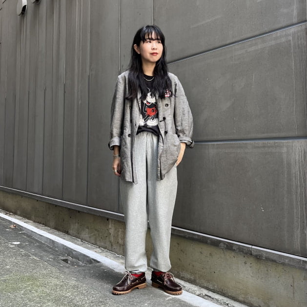 今の気分にぴったりな美シルエット、〈Champion〉別注新型パンツ