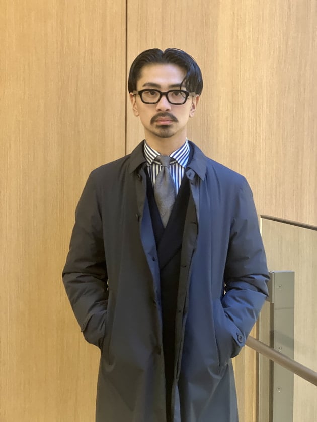 HERNO〉シンプルなデザインと、高い機能性を兼ね備えたステンカラー