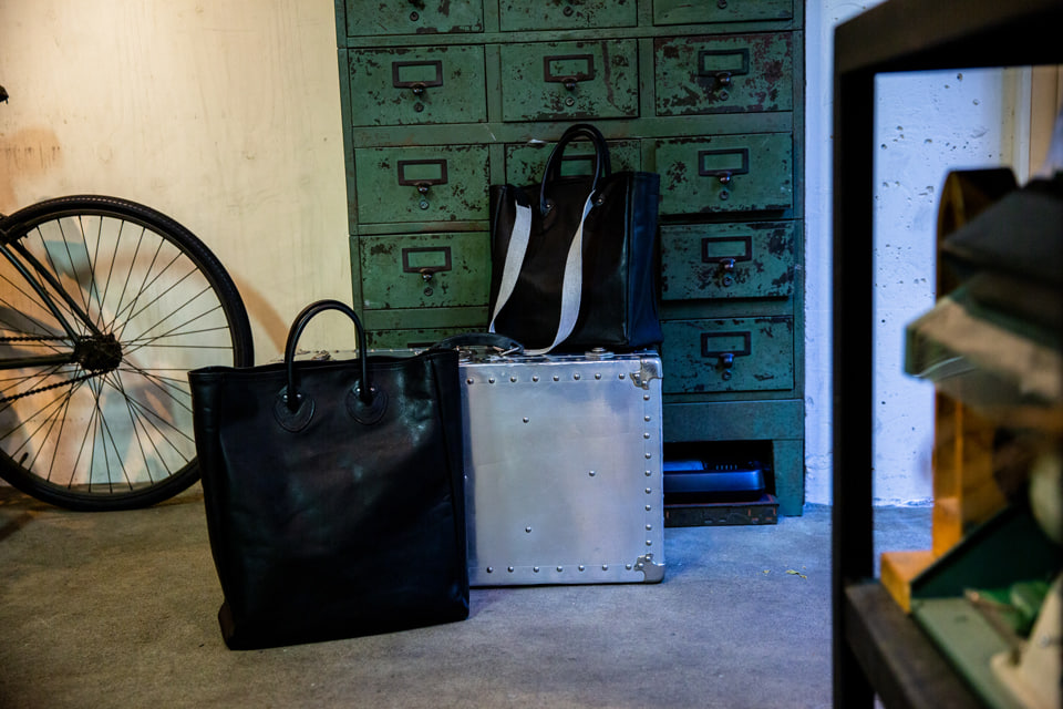 LEATHER & SILVER MOTO＞のトートバッグのオーダー会を開催｜BEAMS