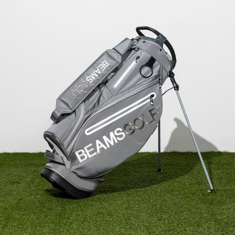 人気キャディバッグの新モデル発売を記念して限定ネームタグを