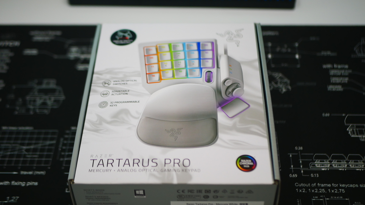 RAZER Tartarus Pro Mercury White】片手キーボードはAPEXでなどの