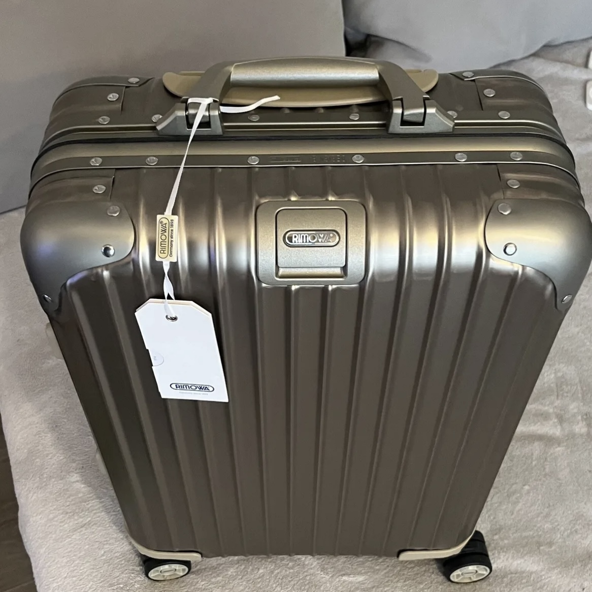 RIMOWA】廃盤品 Topas Cabin S チタニウムゴールド 31L (RIMOWA/スーツ