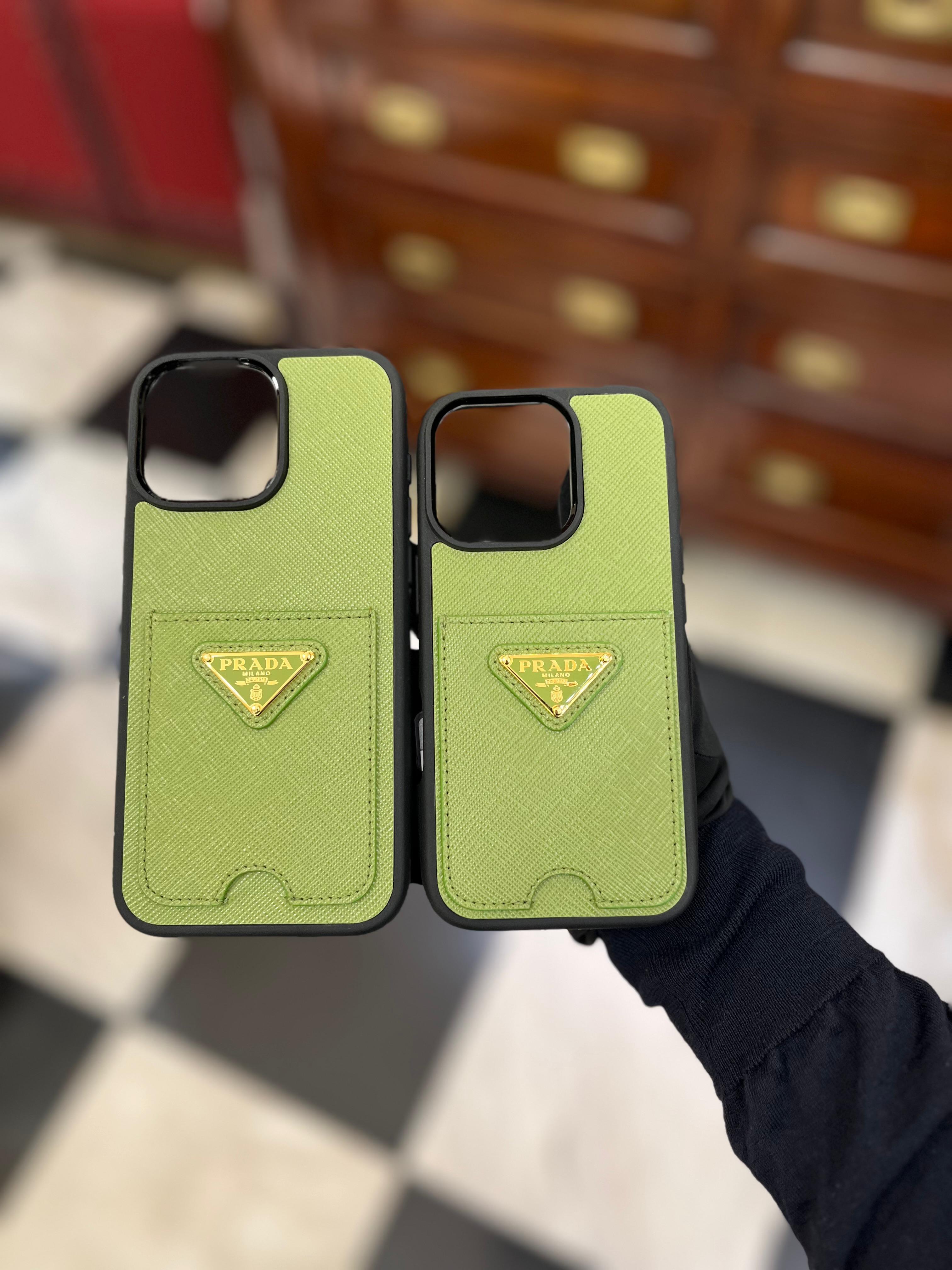 PRADA【入手困難】☆サフィアーノレザー iPhoneケース☆ 全色 (PRADA