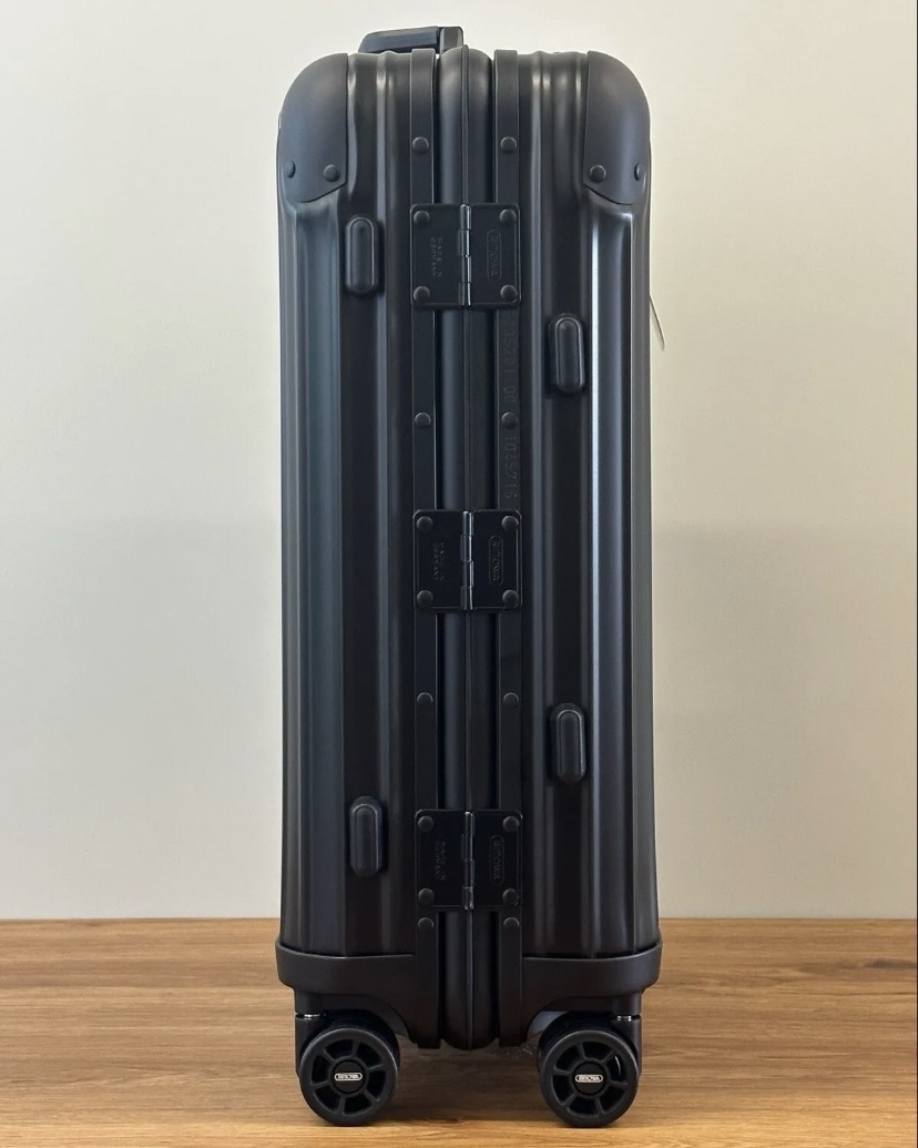 RIMOWA】廃盤品 Topas Stealth Cabin 32L ブラック 4輪 (RIMOWA/スーツ