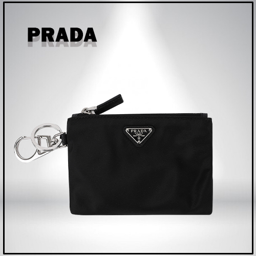 ☆【PRADA】 三角ロゴ入りナイロンブラックポーチ☆ (PRADA