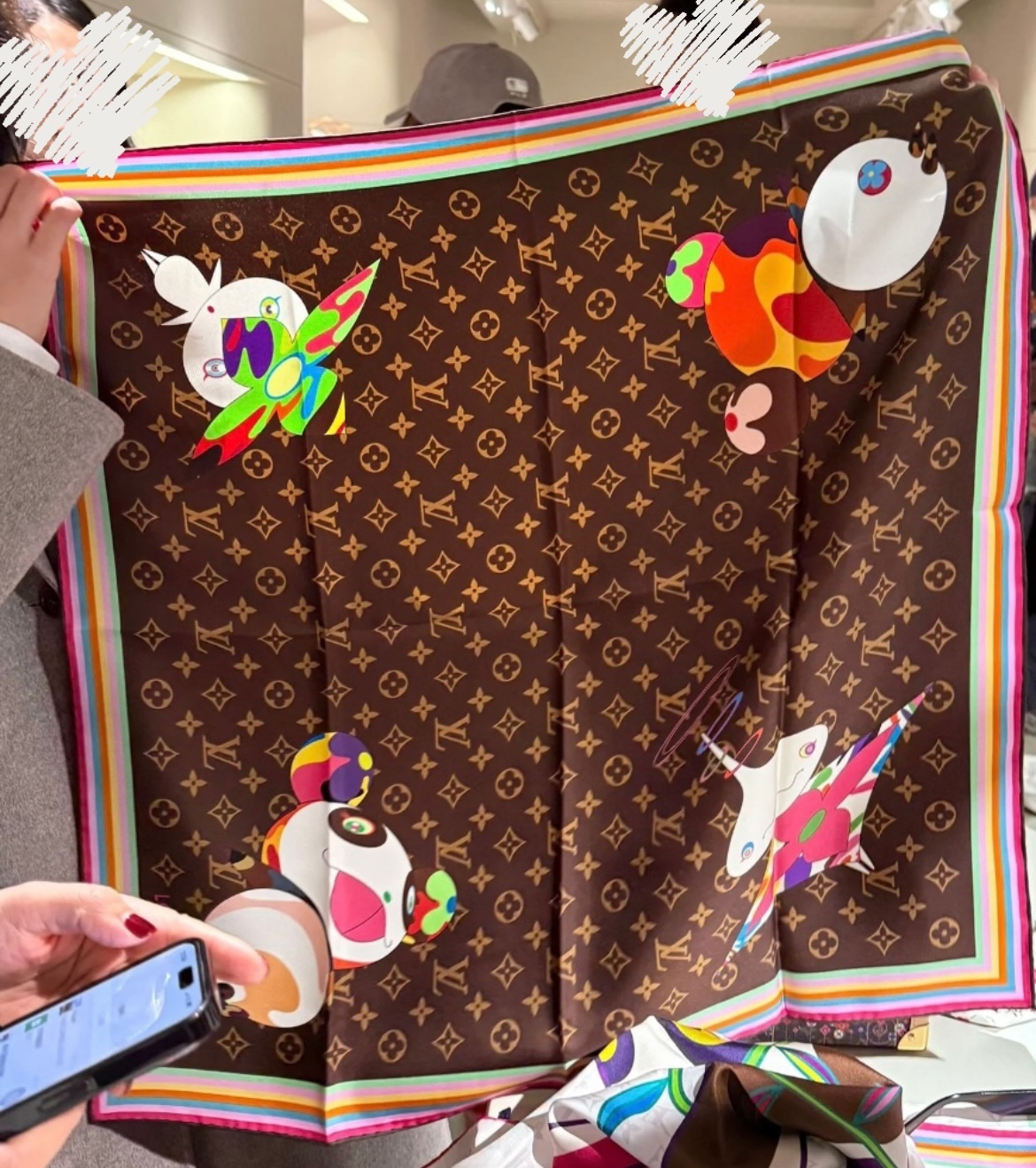 モノグラムと村上隆のコラボ！Louis Vuitton LV × TM カレ70 (Louis