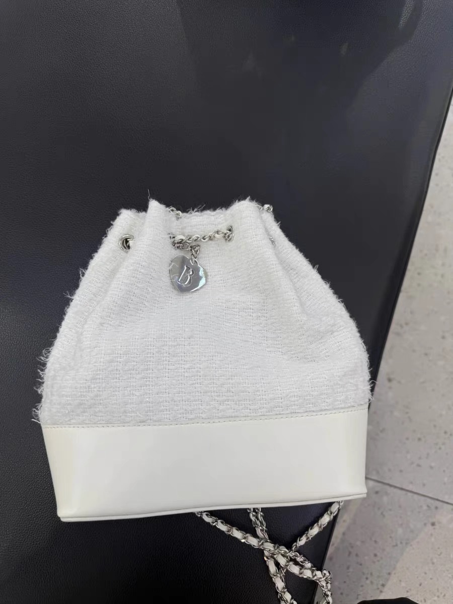 The Barnnet Tweed Drawstring Chain Backpack バーネット 2025 (The