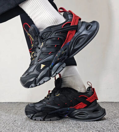 ブラック（黒）系 adidas XLG RUNNER DELUXE(アディダス XLG ランナー