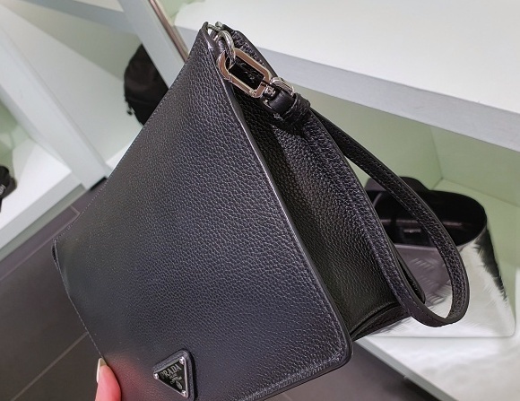 セール】プラダ*ロゴストラップ付レザーセカンドバック*2VF006 (PRADA