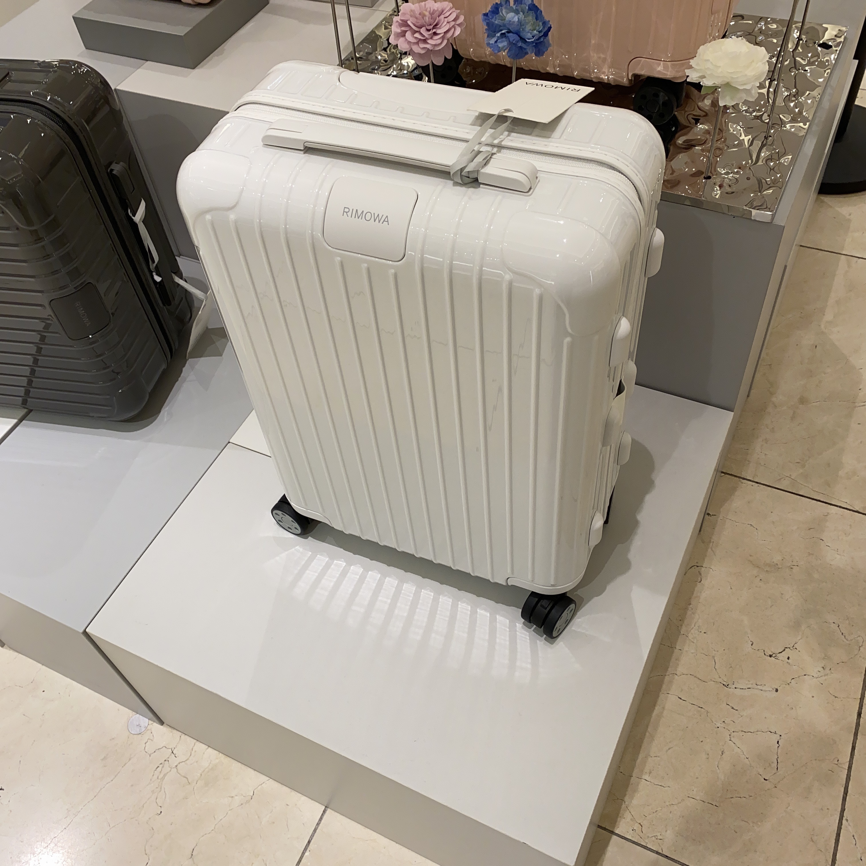 すぐ届く】 RIMOWA リモワ ESSENTIAL Cabin S 34L (RIMOWA/スーツ
