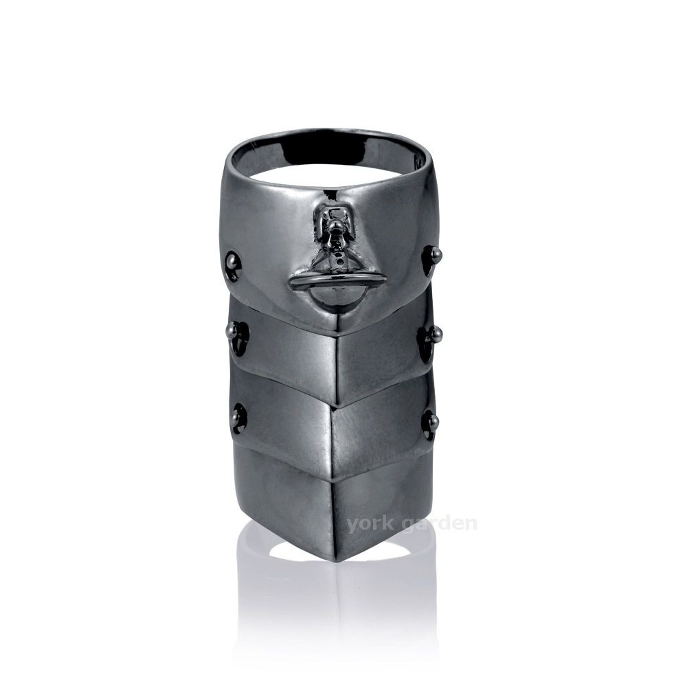 大人気!!新作☆Vivienne Westwood☆アーマーリング!!ガンメタル