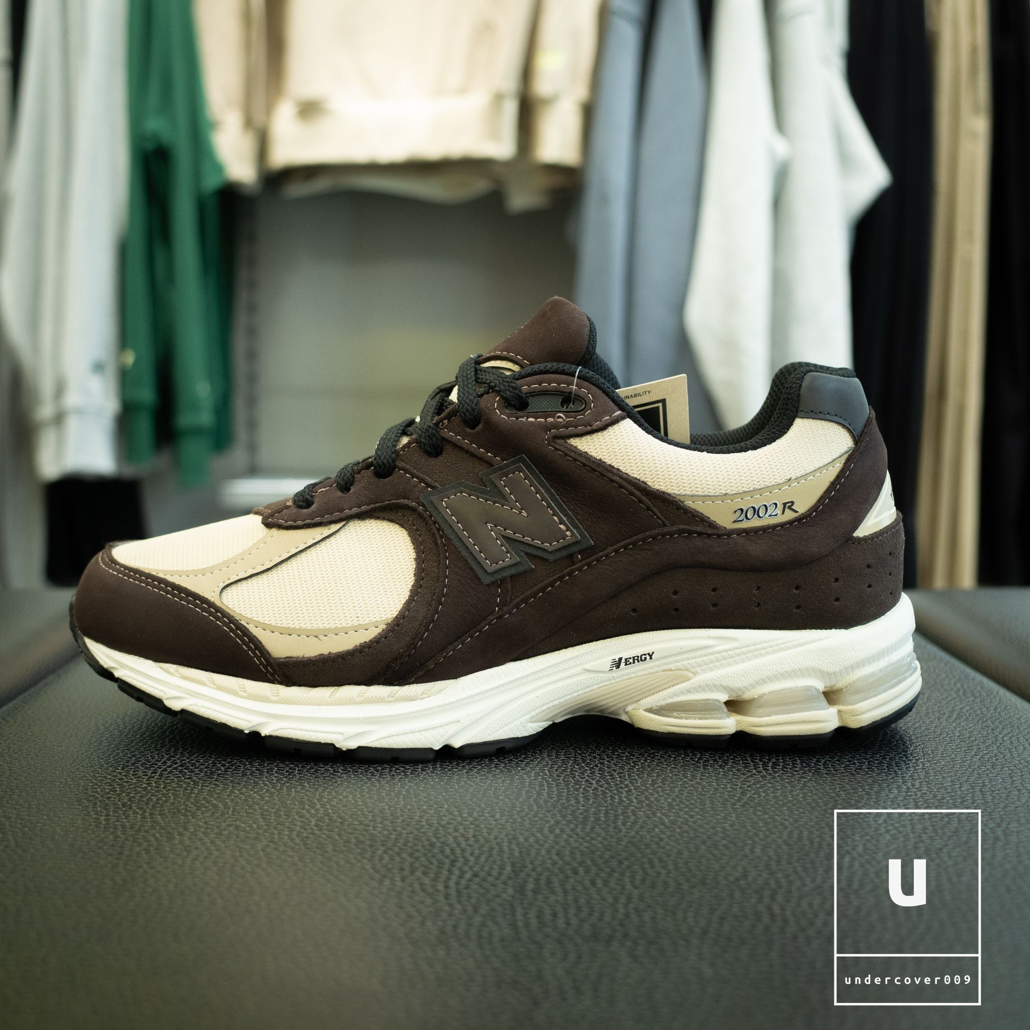 NEW BALANCE M2002RX 