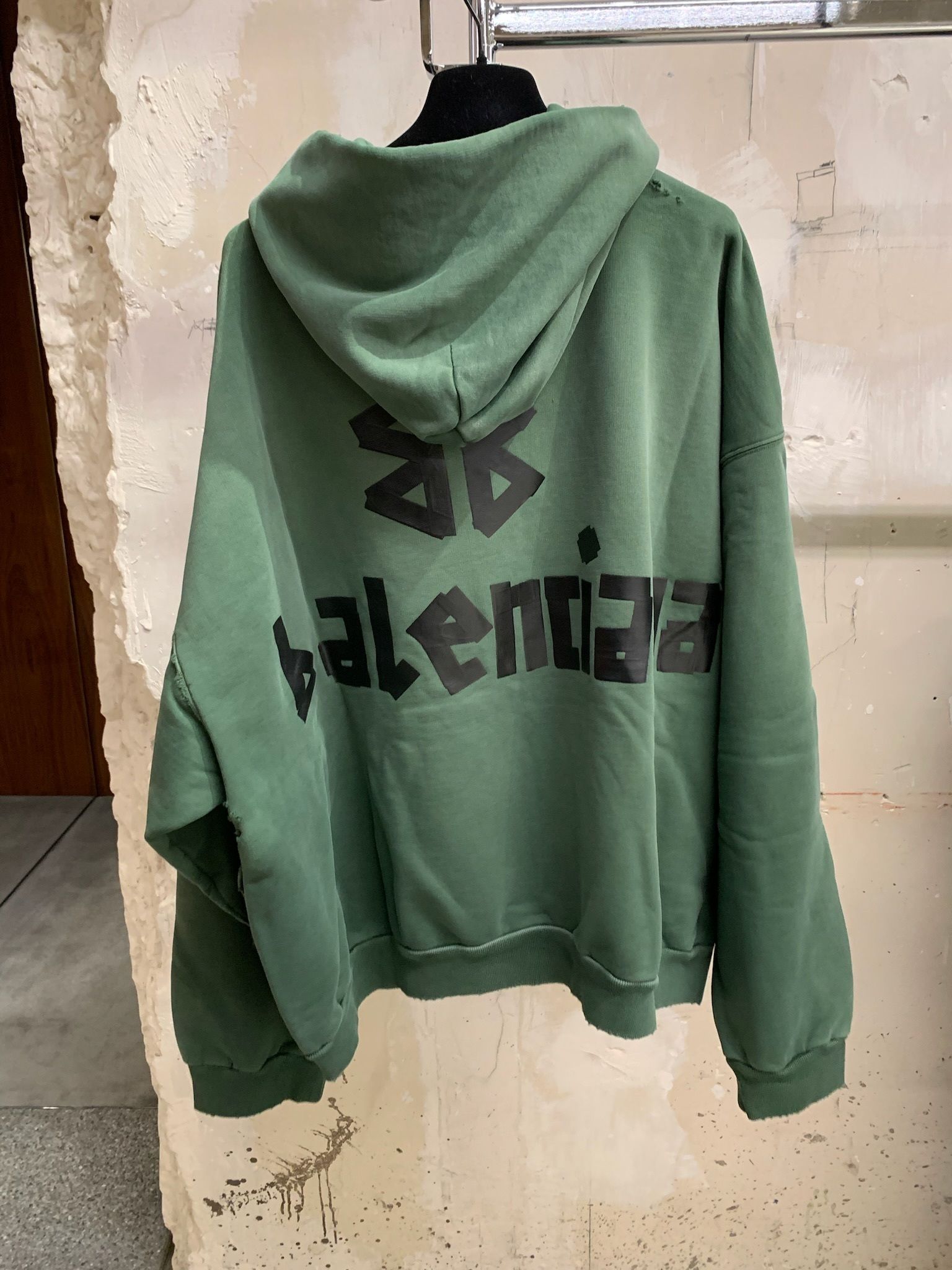 BALENCIAGA】TAPE TYPE RIPPED POCKET HOODIE ラージフィット