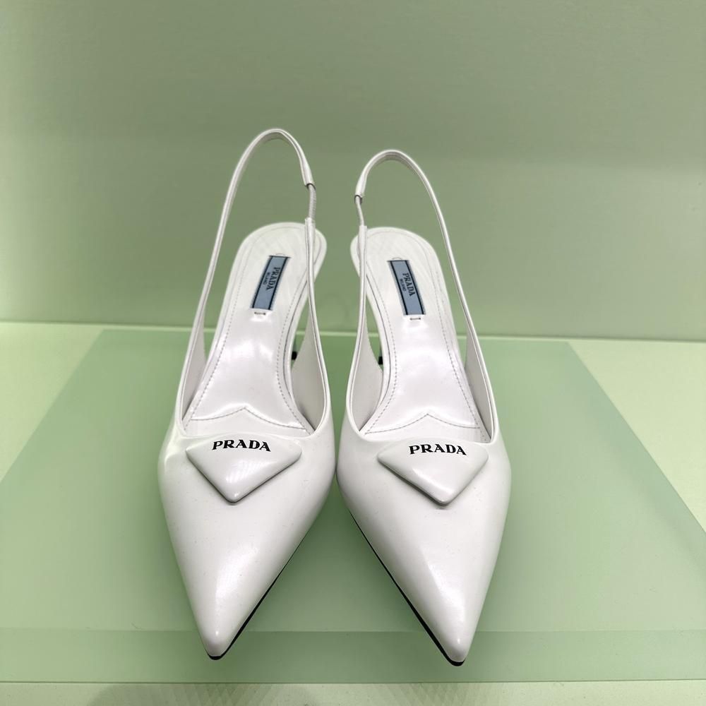 プラダ PRADA スリングバック パンプス トライアングルロゴ ホワイト