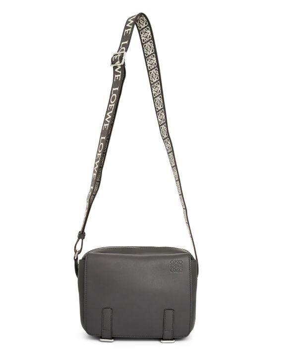 送料関税込☆LOEWE ミリタリー メッセンジャーバッグ XS☆大人気