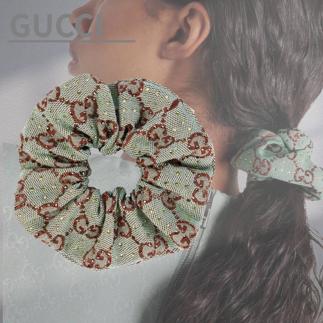 ☆ギフトにも【GUCCI】装飾付き GG キャンバス シュシュ (GUCCI/ヘア
