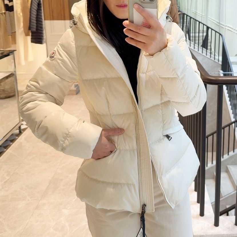 Avoceショートダウンジャケット ☆関税込☆ (MONCLER/ダウンジャケット
