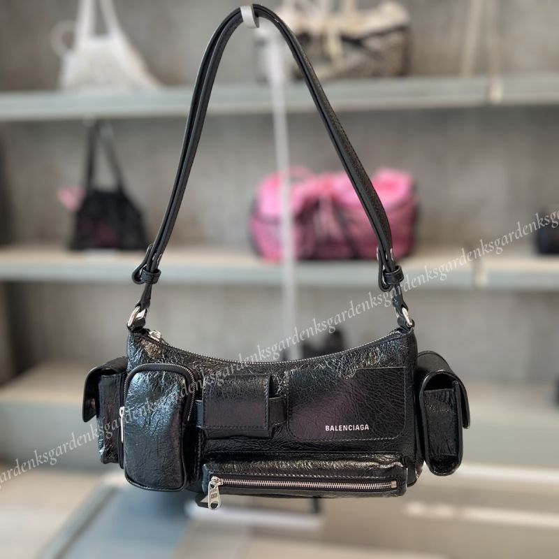 すぐ届く！BALENCIAGA Superbusy クロスボディバッグ (BALENCIAGA