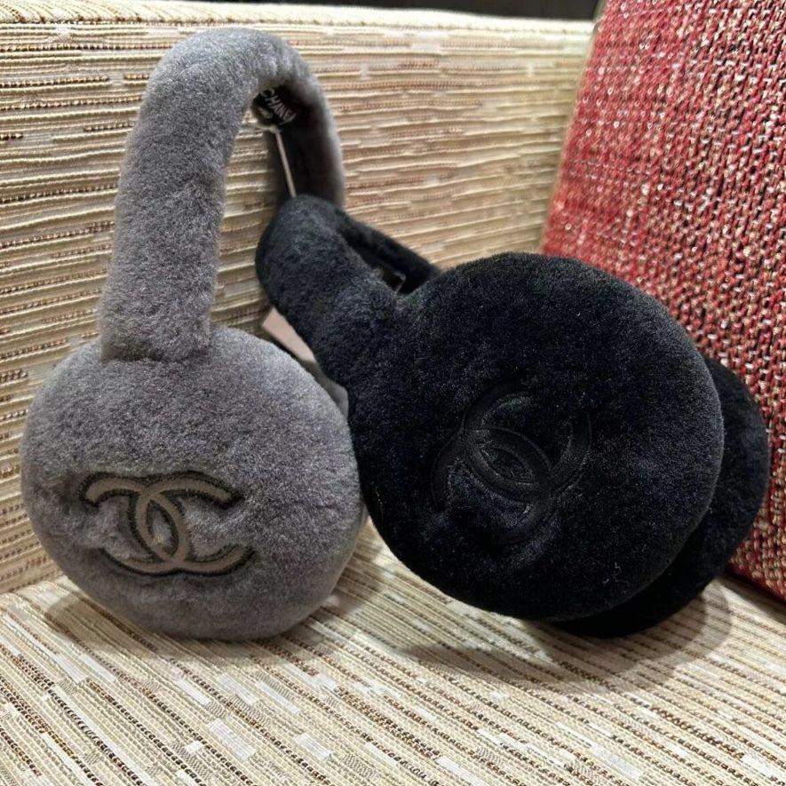 メンズ、レディース問わず着用可能◎】CHANEL イヤーマフ ロゴ (CHANEL