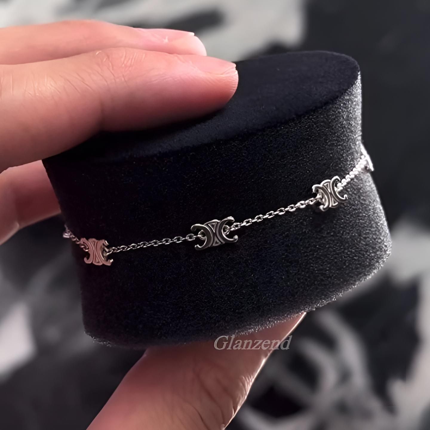 存在感たっぷり♪【CELINE】ミニ トリオンフ ブレスレット (CELINE