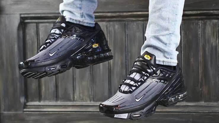 ナイキ エアマックス プラス 3 ブラック ウルフグレー (Nike