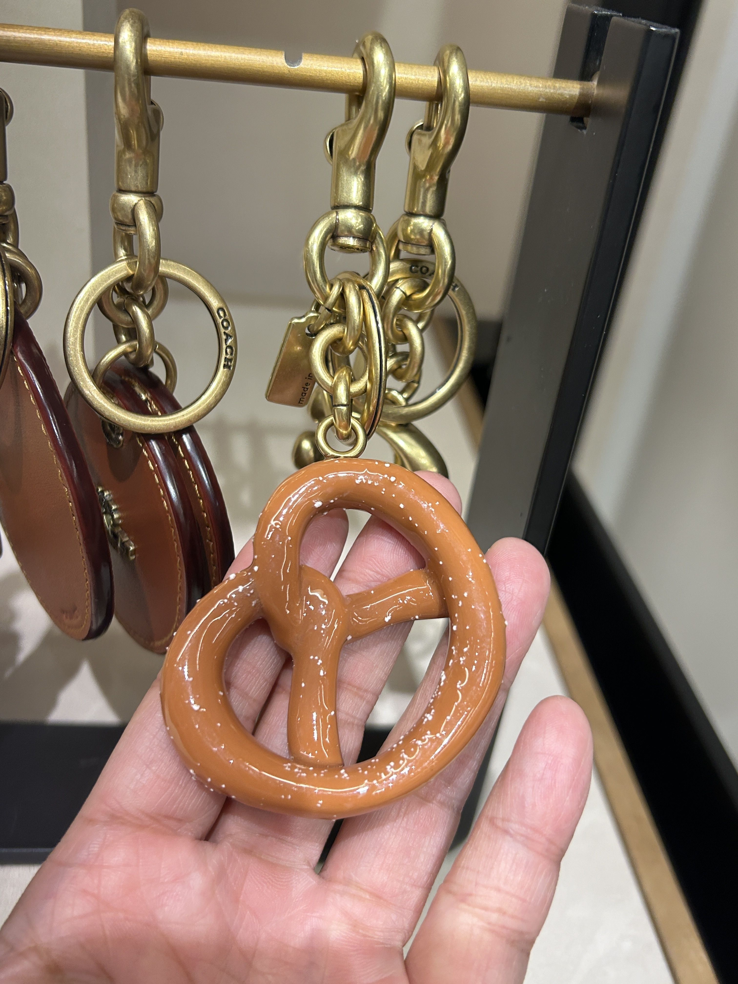 coach スモール プレッツェル バッグ チャーム (Coach/キーホルダー