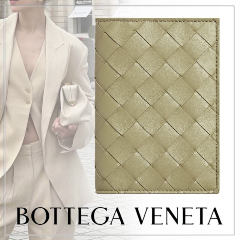 大注目】BOTTEGA VENETA◇レザー パスポートケース バイカラー