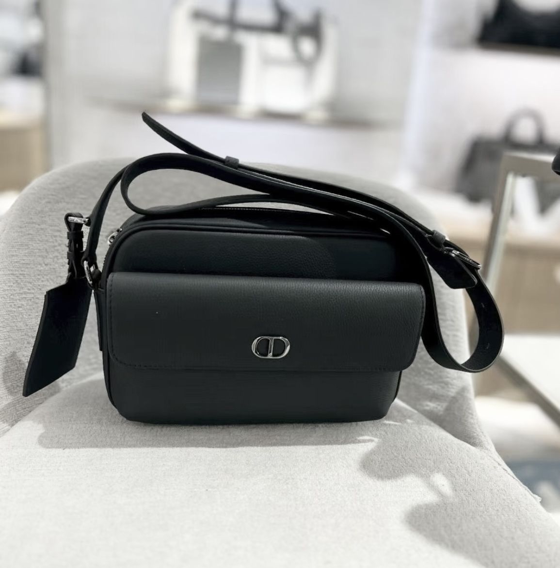 シンプルかっこいい！】DIOR◇ CD Icon メッセンジャーバッグ (Dior