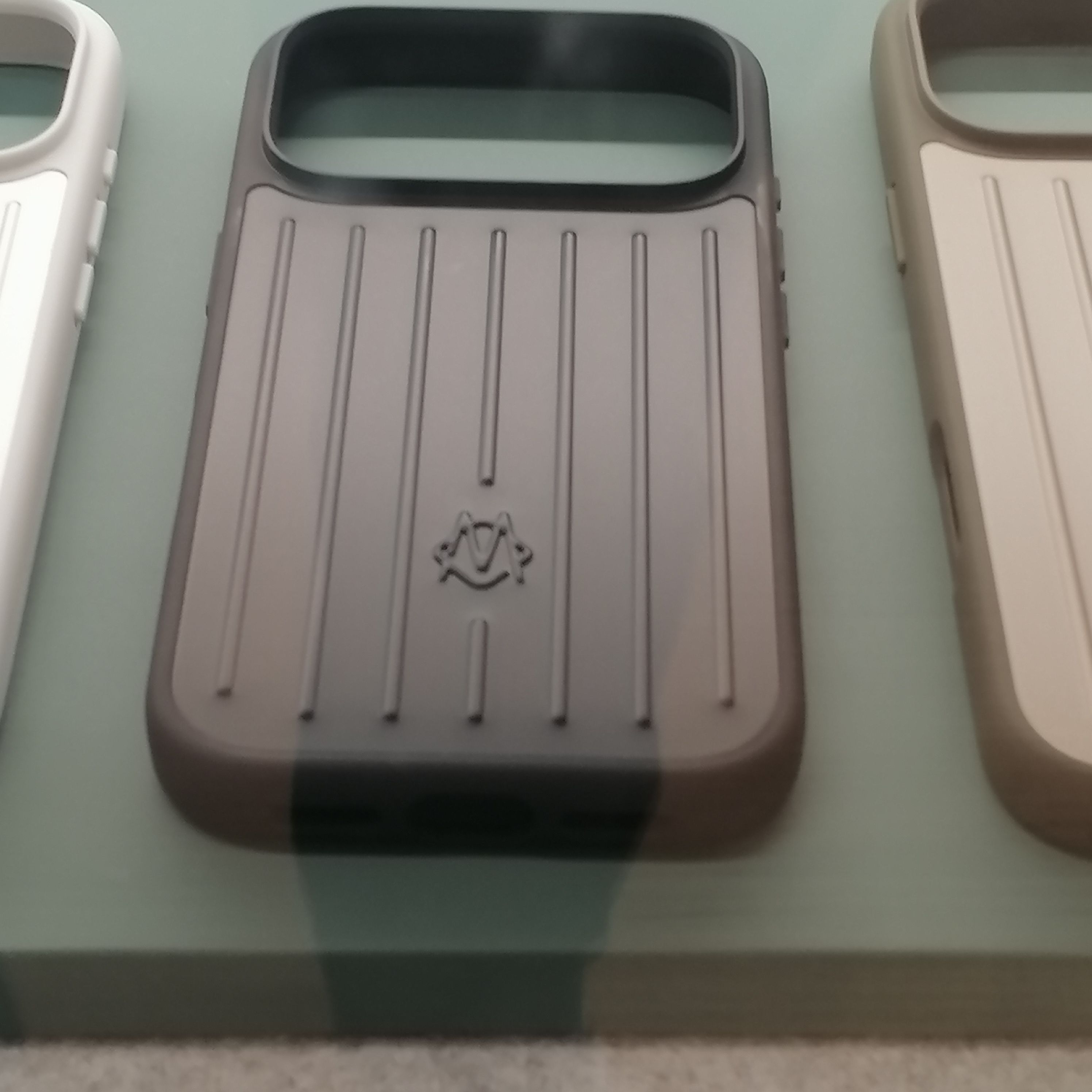 RIMOWA☆スレートグレー iPhone 17 Pro MagSafe対応ケース (RIMOWA