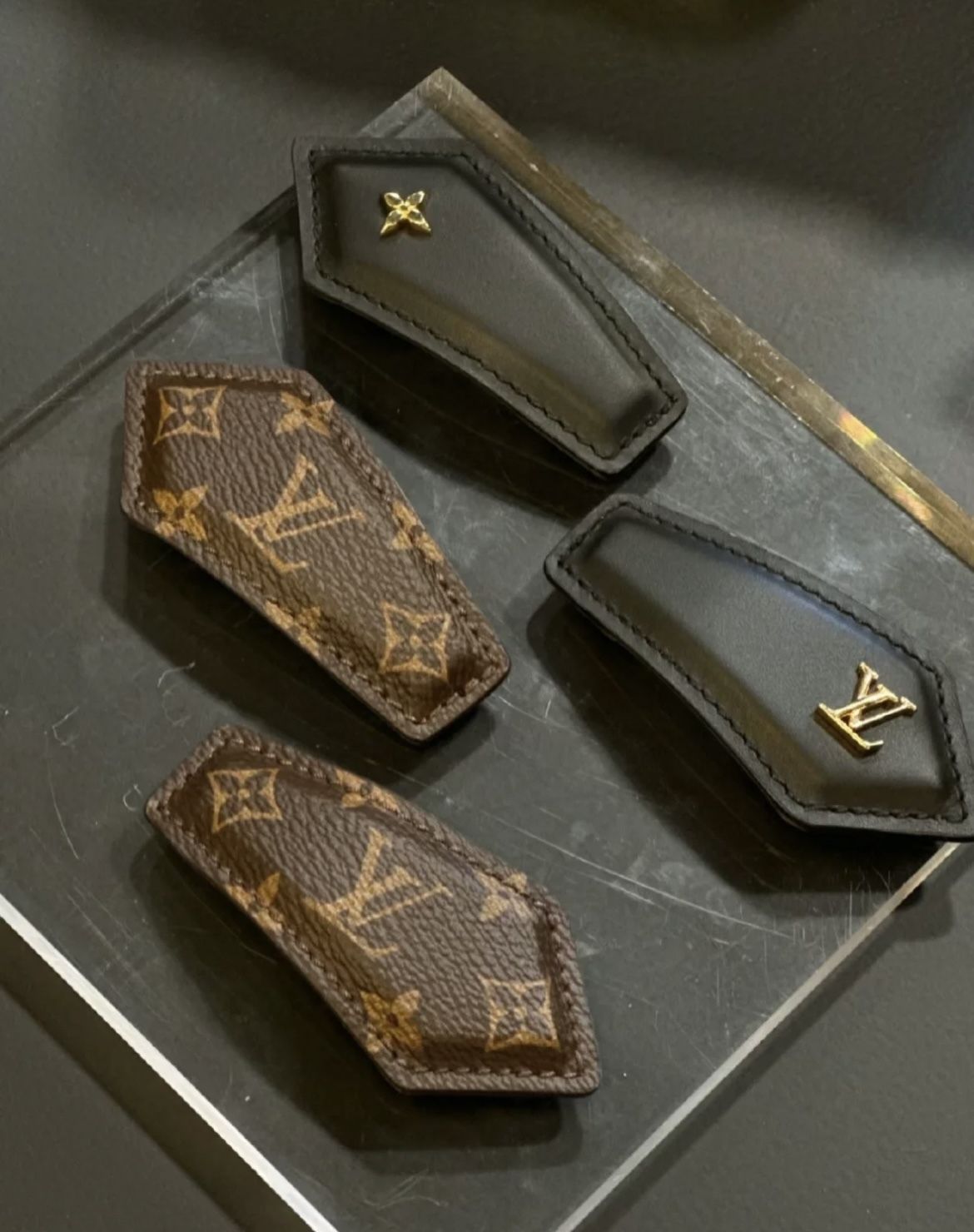 プレゼントにおすすめ♪】LV ☆ヘアクリップ 2セット (Louis Vuitton