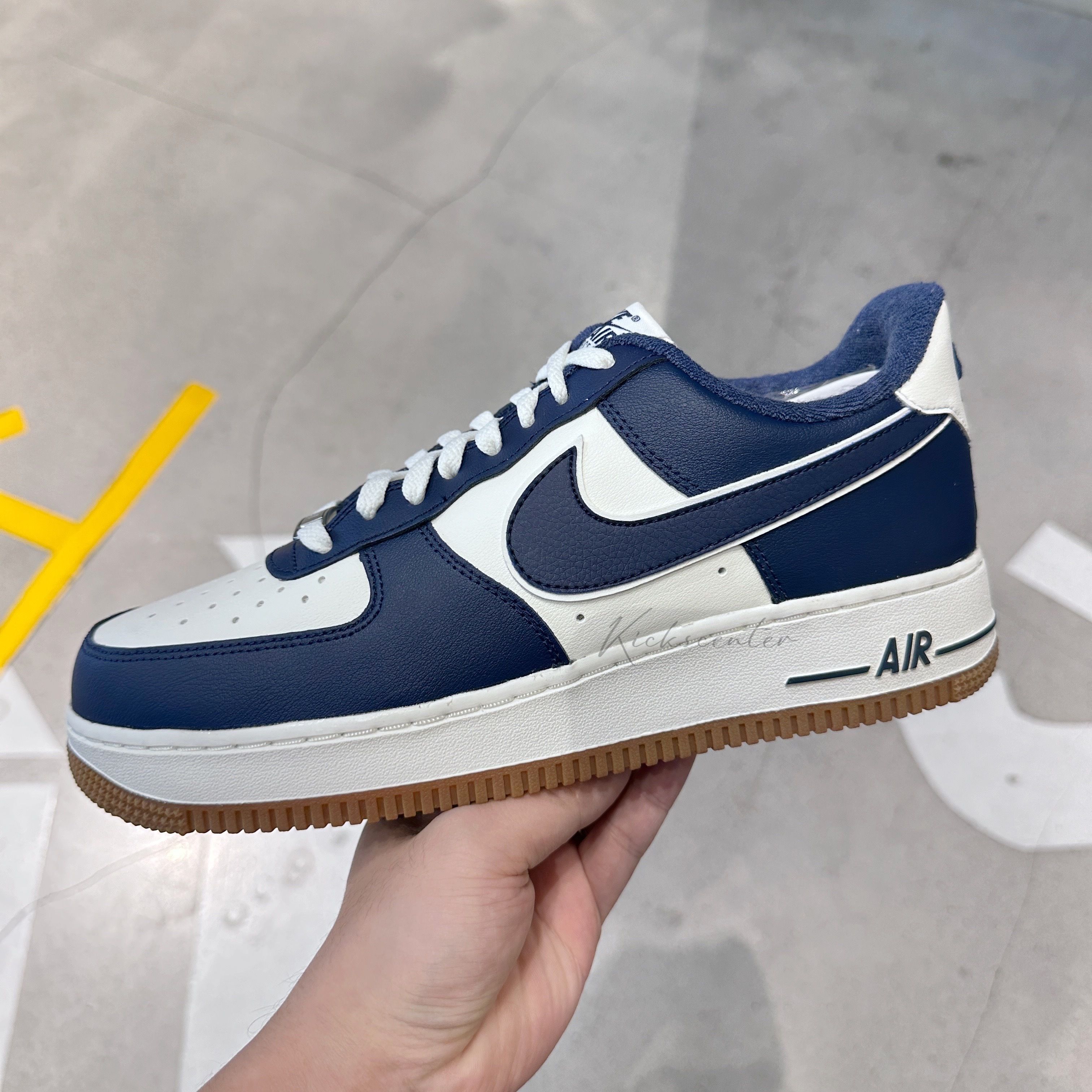 ☆ナイキ☆Nike Air Force 1 07 LV8 ネイビー (Nike/スニーカー