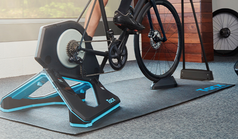 サイクルトレーナーに簡単取り付けで前後動を追加「Tacx NEO Motion