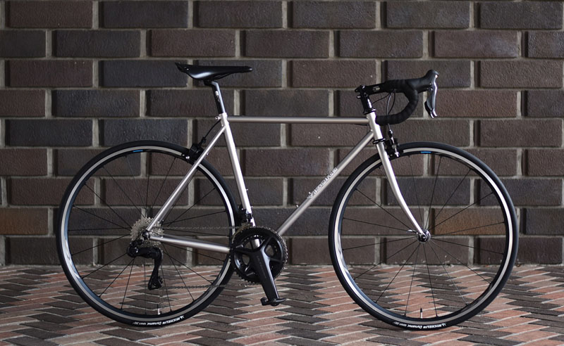 ビゴーレ・クロモリレーサーの新型アルテグラDi2仕様完成車が発売