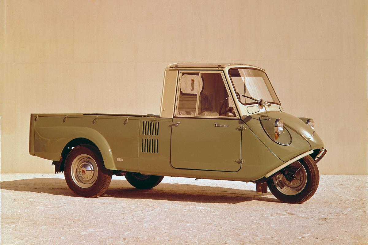 デザインの「マツダ」は昔から！ 初の自動車「3輪トラック」がいま見