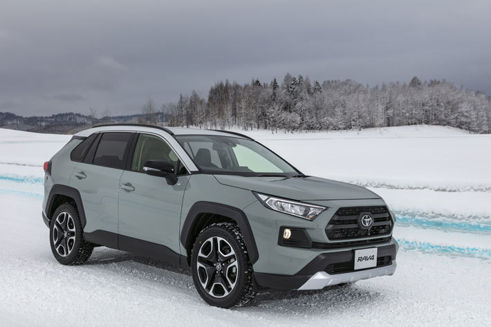 トヨタ 新型RAV4試乗【前編】 雪上テストの巻｜贅沢に3種類も用意され