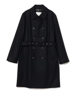 MACKINTOSH 〉別注のトレンチ型コートは、シャープでエレガントに