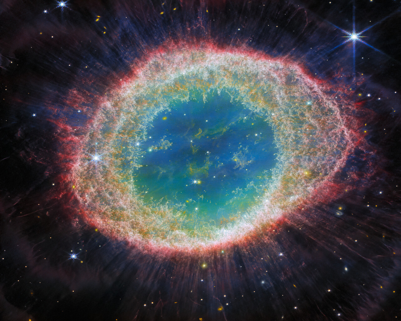 Webb captures detailed beauty of Ring Nebula (NIRCam image) | ESA/Webb