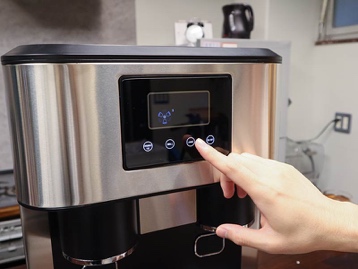 クラッシュアイスが作れる製氷機&ウォーターサーバー』を発売